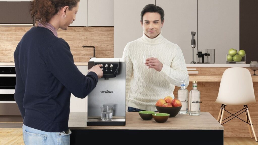 Wasserspender in der Büro-Teeküche